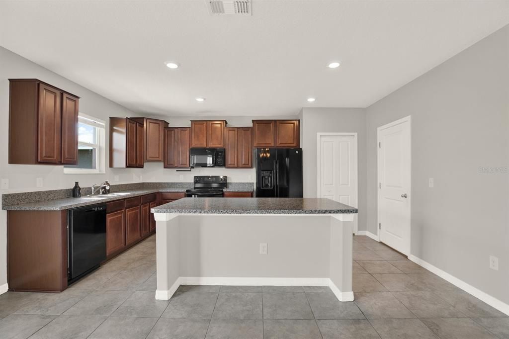For Sale: $384,900 (4 beds, 2 baths, 2612 Square Feet)