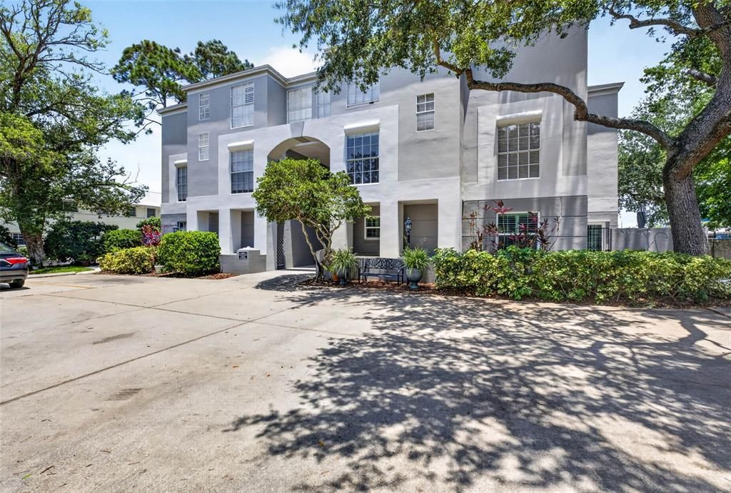 For Rent: $2,795 (2 beds, 2 baths, 1360 Square Feet)