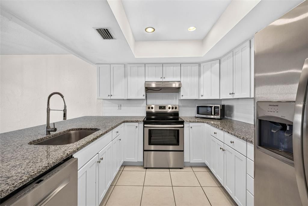For Rent: $2,795 (2 beds, 2 baths, 1360 Square Feet)
