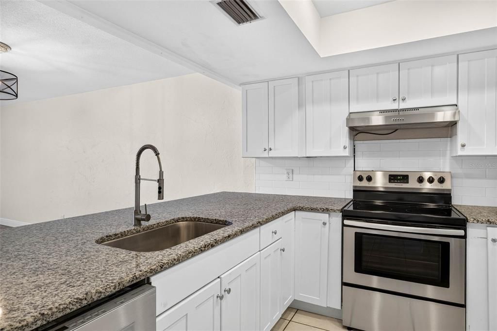 For Rent: $2,795 (2 beds, 2 baths, 1360 Square Feet)