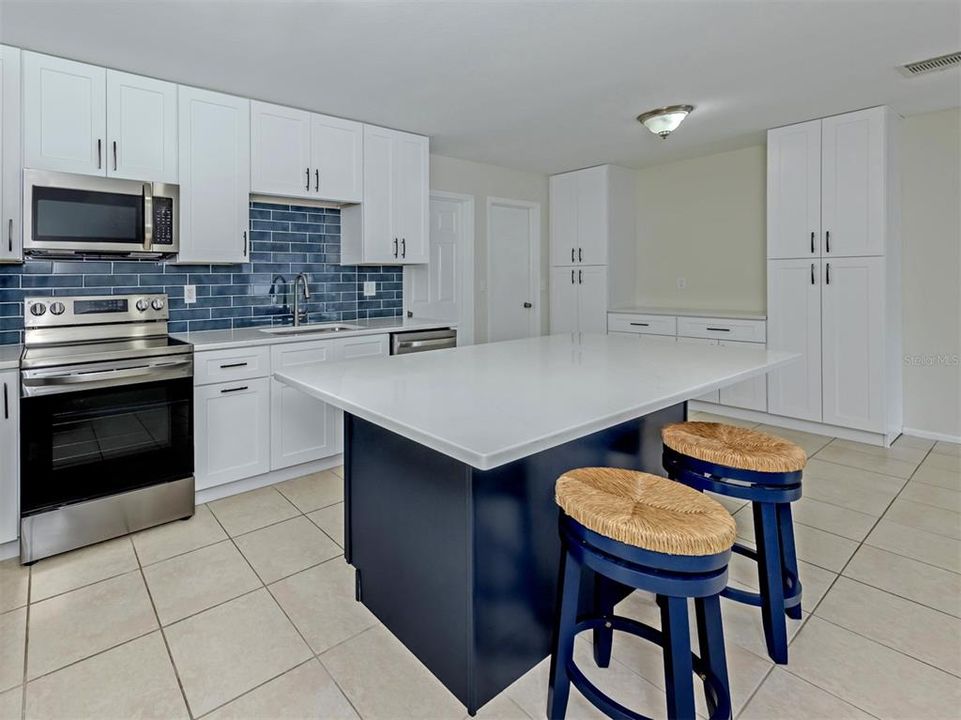 For Sale: $259,900 (3 beds, 2 baths, 1071 Square Feet)