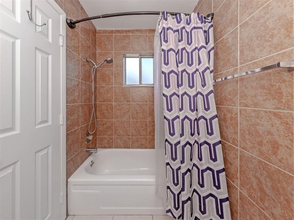 For Sale: $259,900 (3 beds, 2 baths, 1071 Square Feet)
