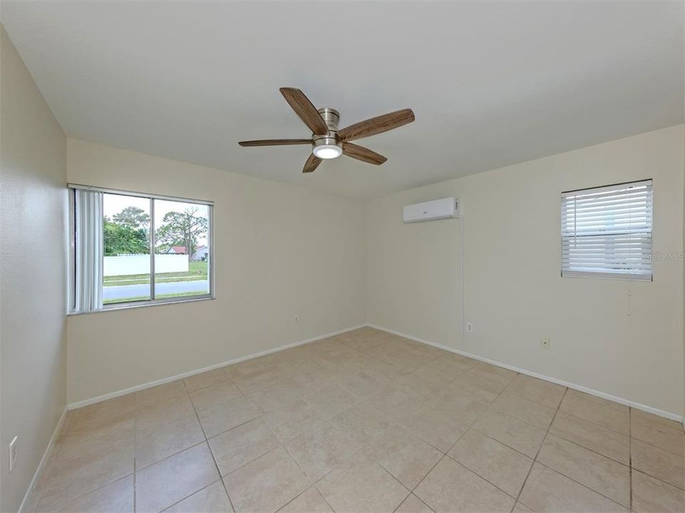 For Sale: $259,900 (3 beds, 2 baths, 1071 Square Feet)