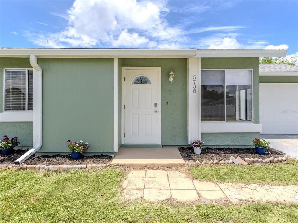 For Sale: $259,900 (3 beds, 2 baths, 1071 Square Feet)