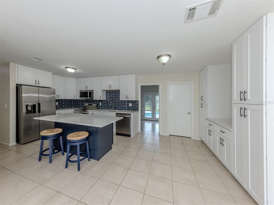 For Sale: $259,900 (3 beds, 2 baths, 1071 Square Feet)