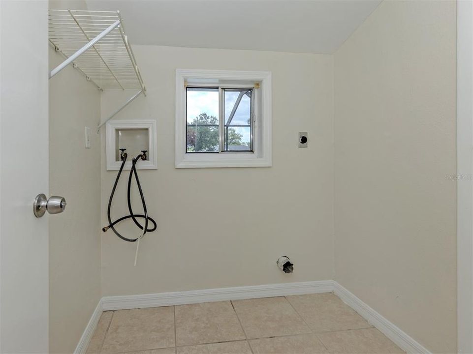 For Sale: $259,900 (3 beds, 2 baths, 1071 Square Feet)
