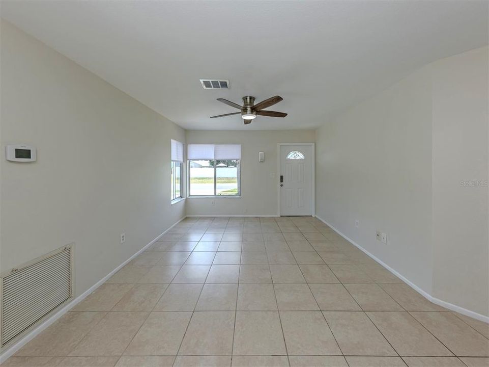 For Sale: $259,900 (3 beds, 2 baths, 1071 Square Feet)