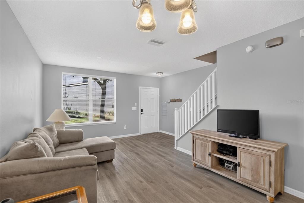 For Sale: $200,000 (2 beds, 2 baths, 1360 Square Feet)
