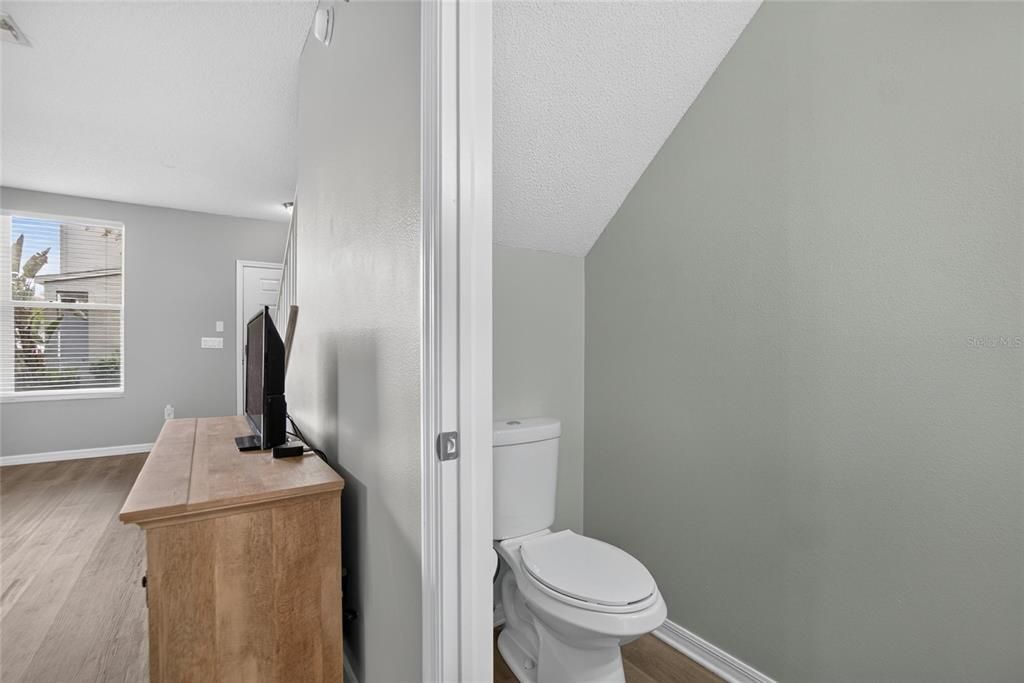 For Sale: $200,000 (2 beds, 2 baths, 1360 Square Feet)
