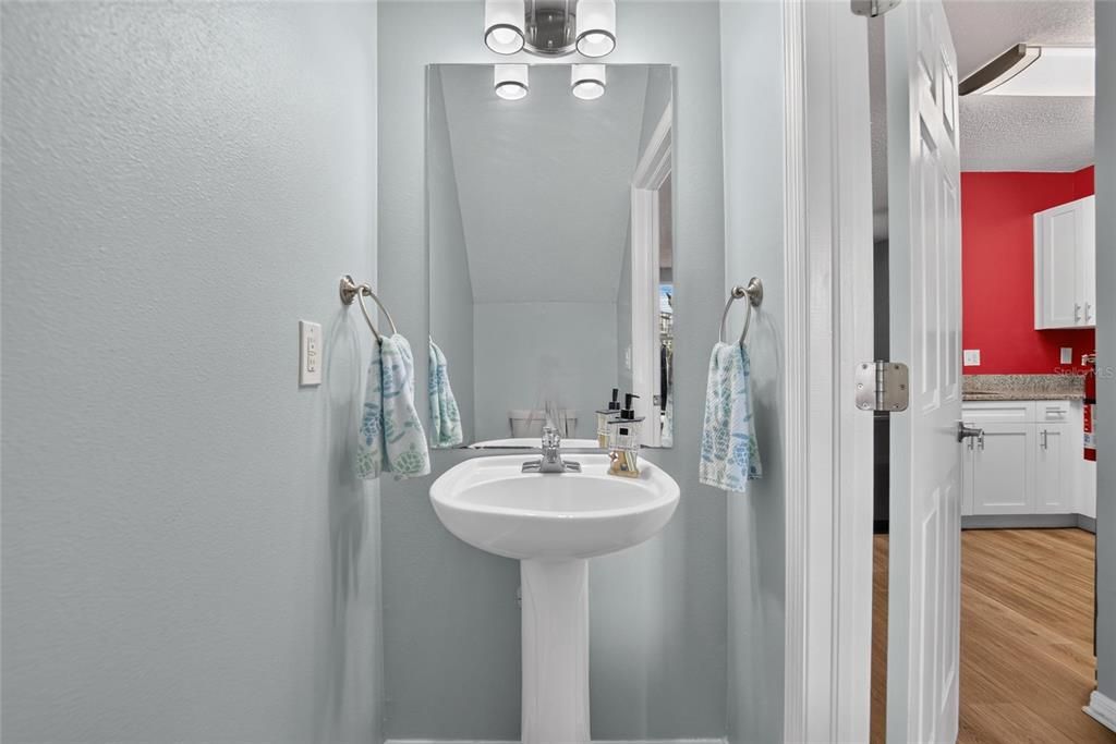 For Sale: $200,000 (2 beds, 2 baths, 1360 Square Feet)