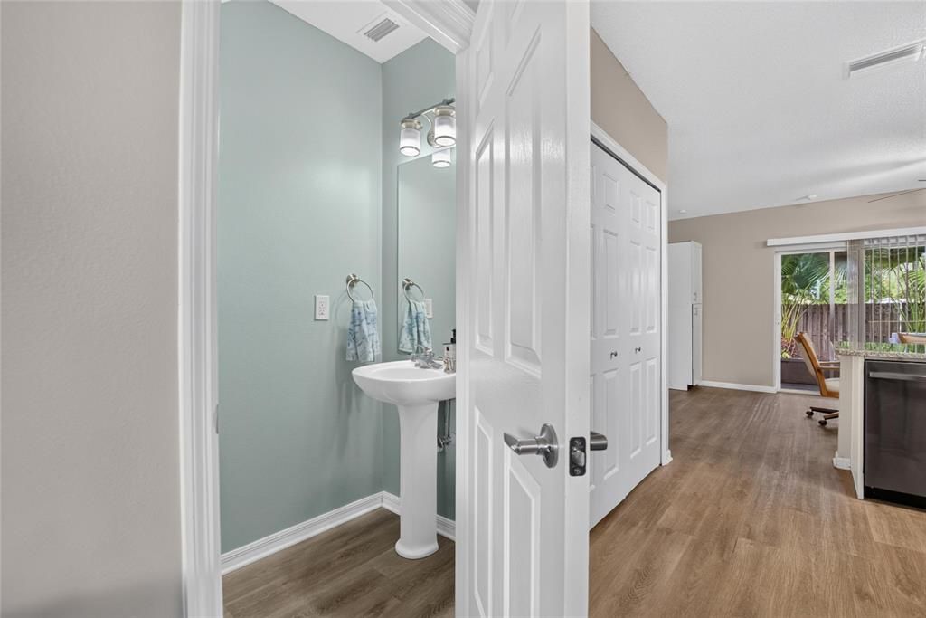 For Sale: $200,000 (2 beds, 2 baths, 1360 Square Feet)