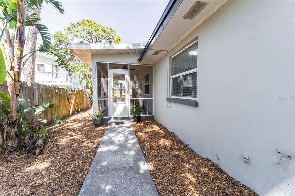 For Rent: $2,600 (3 beds, 2 baths, 1400 Square Feet)