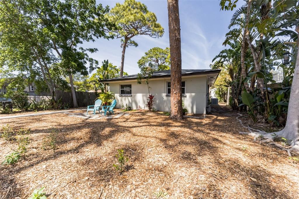 For Rent: $2,600 (3 beds, 2 baths, 1400 Square Feet)