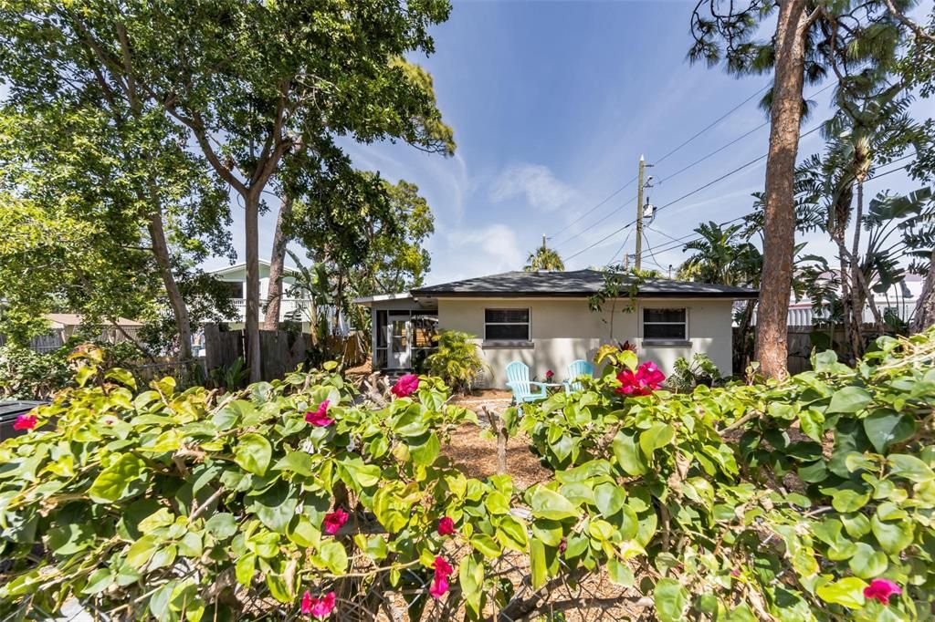 For Rent: $2,600 (3 beds, 2 baths, 1400 Square Feet)