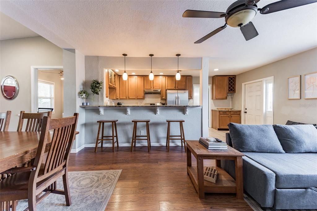 For Rent: $2,600 (3 beds, 2 baths, 1400 Square Feet)