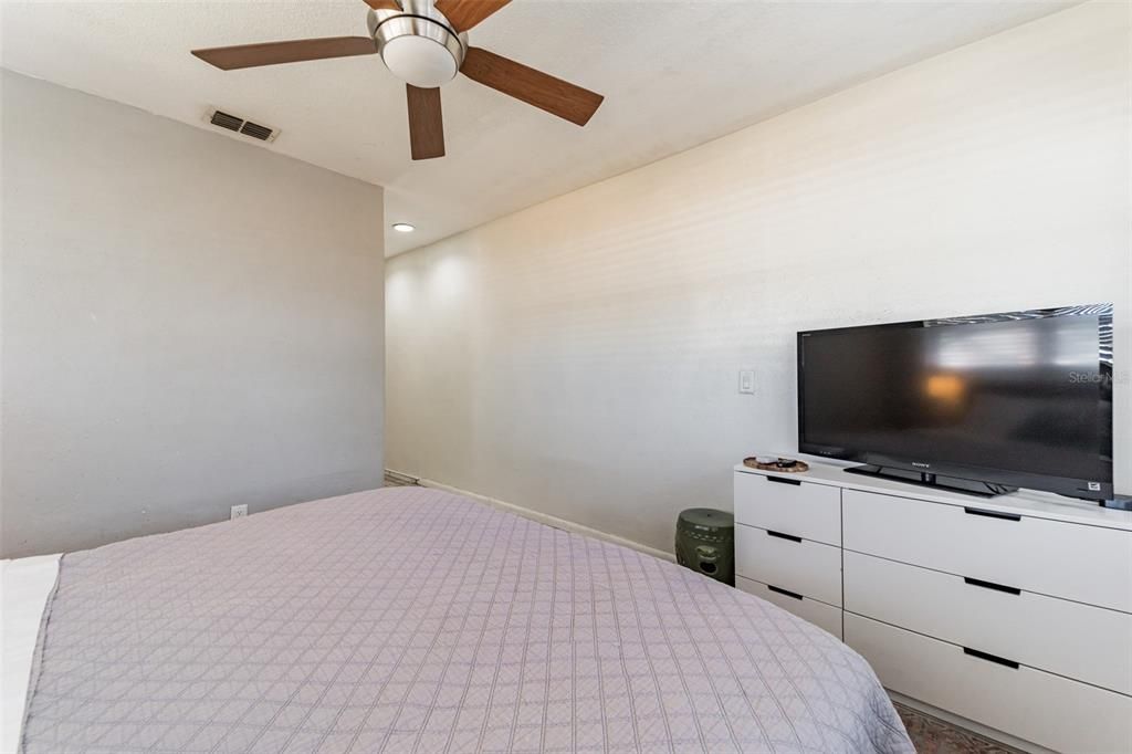 For Rent: $2,600 (3 beds, 2 baths, 1400 Square Feet)
