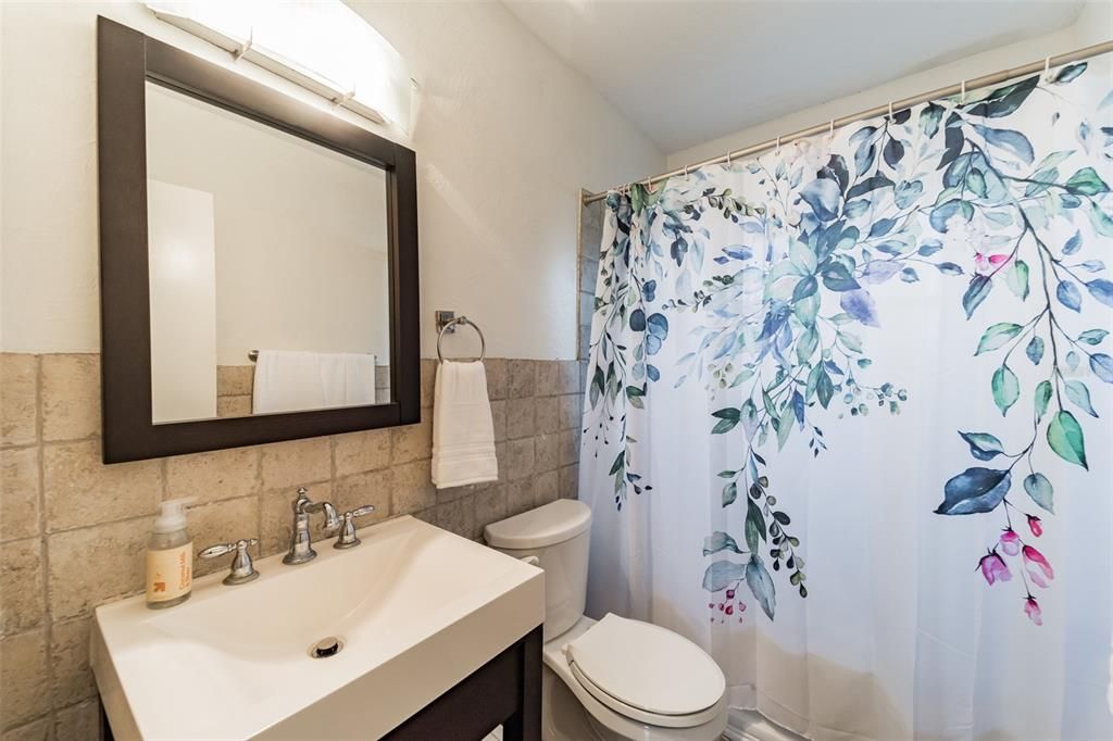 For Rent: $2,600 (3 beds, 2 baths, 1400 Square Feet)