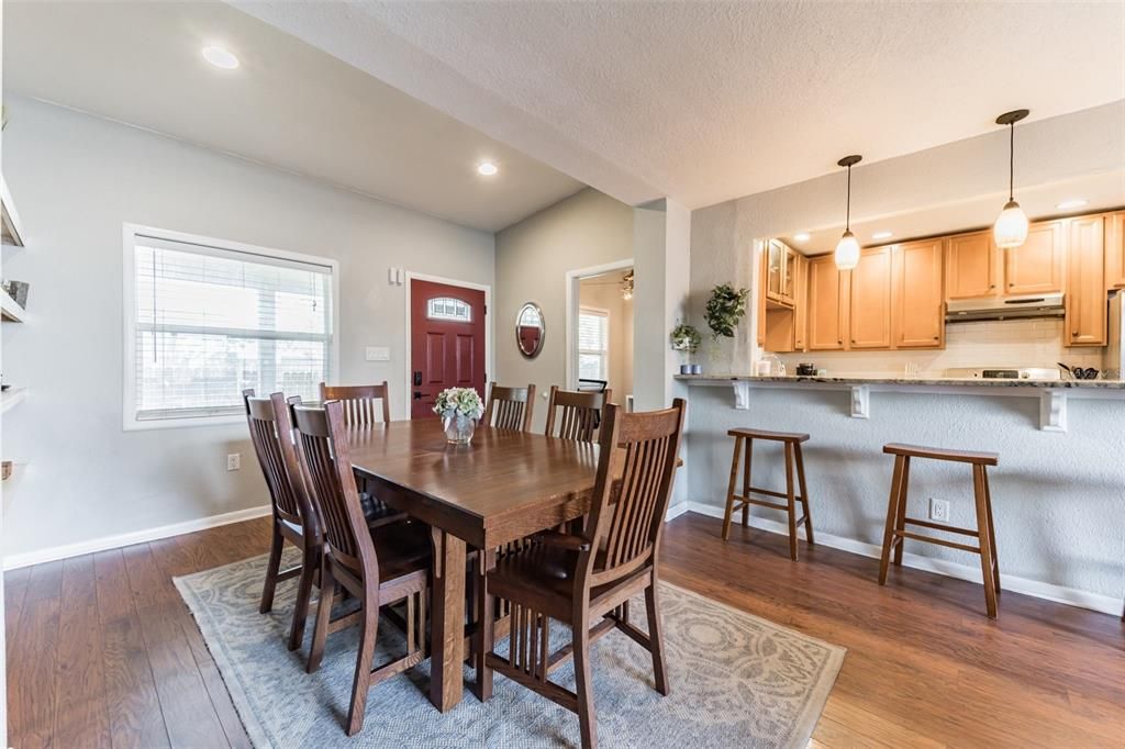 For Rent: $2,600 (3 beds, 2 baths, 1400 Square Feet)