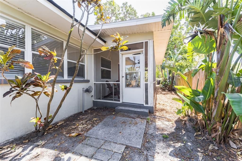 For Rent: $2,600 (3 beds, 2 baths, 1400 Square Feet)