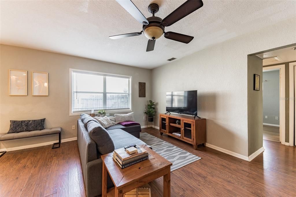 For Rent: $2,600 (3 beds, 2 baths, 1400 Square Feet)