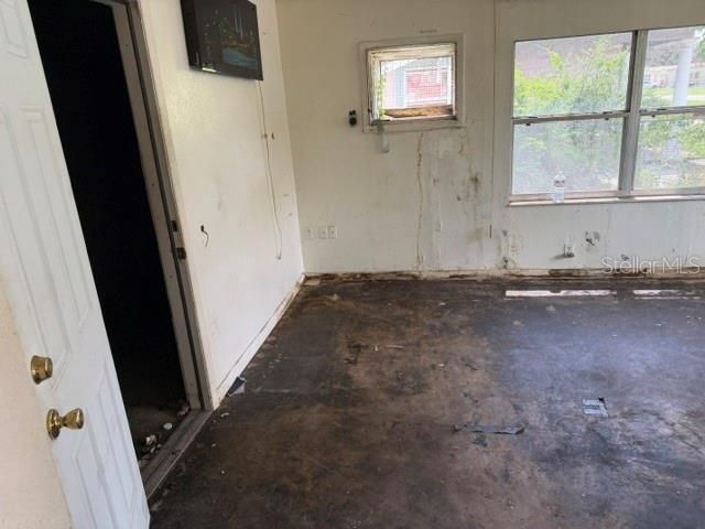 For Sale: $229,900 (3 beds, 1 baths, 1060 Square Feet)
