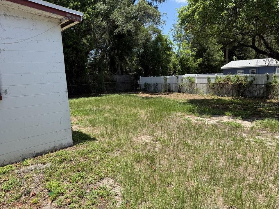 For Sale: $229,900 (3 beds, 1 baths, 1060 Square Feet)