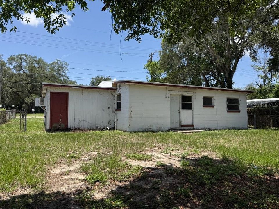 For Sale: $229,900 (3 beds, 1 baths, 1060 Square Feet)