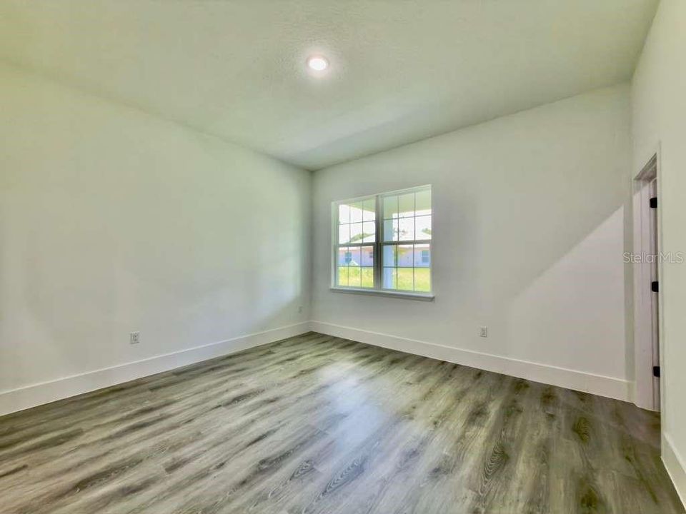 For Sale: $335,000 (4 beds, 3 baths, 1896 Square Feet)