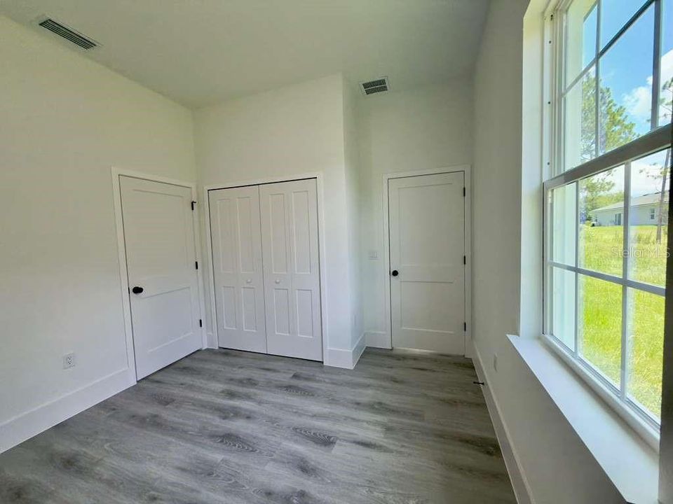 For Sale: $335,000 (4 beds, 3 baths, 1896 Square Feet)