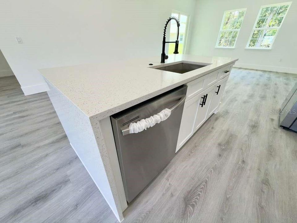 For Sale: $335,000 (4 beds, 3 baths, 1896 Square Feet)