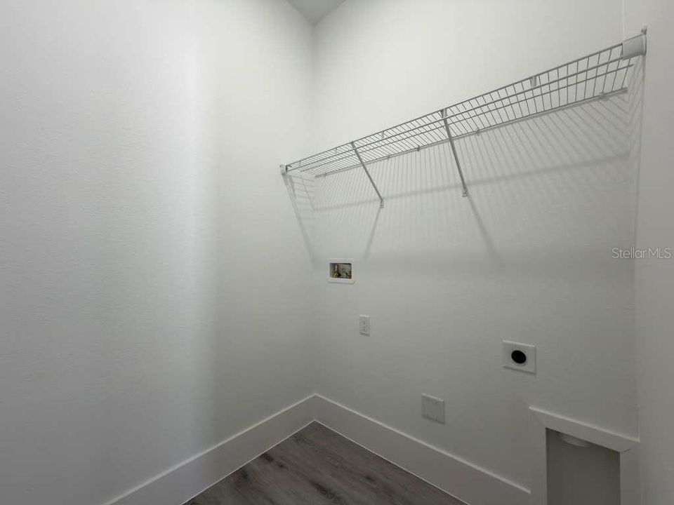 For Sale: $335,000 (4 beds, 3 baths, 1896 Square Feet)