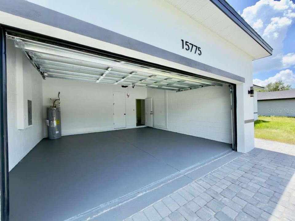 For Sale: $335,000 (4 beds, 3 baths, 1896 Square Feet)