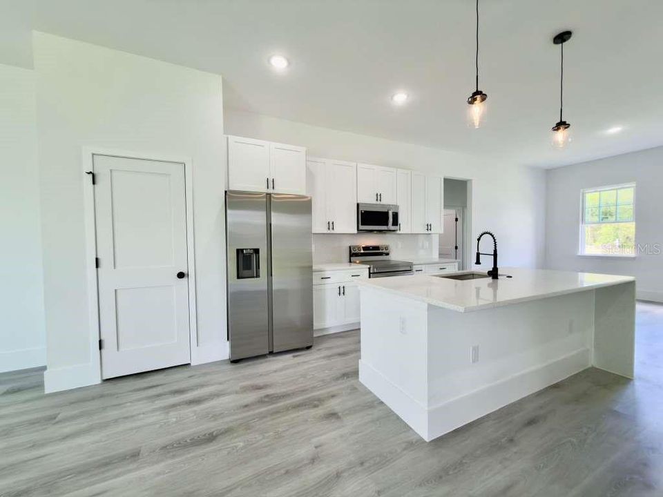 For Sale: $335,000 (4 beds, 3 baths, 1896 Square Feet)