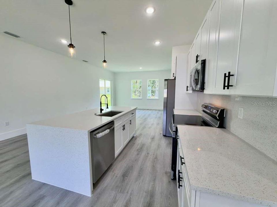 For Sale: $335,000 (4 beds, 3 baths, 1896 Square Feet)