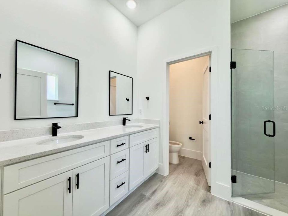 For Sale: $335,000 (4 beds, 3 baths, 1896 Square Feet)