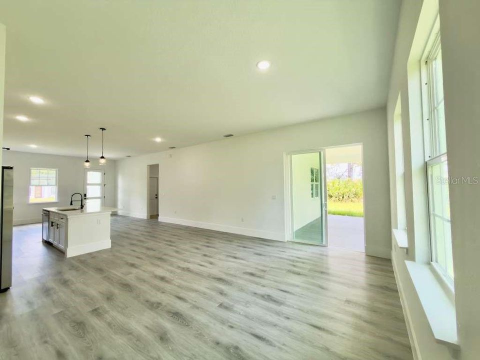 For Sale: $335,000 (4 beds, 3 baths, 1896 Square Feet)