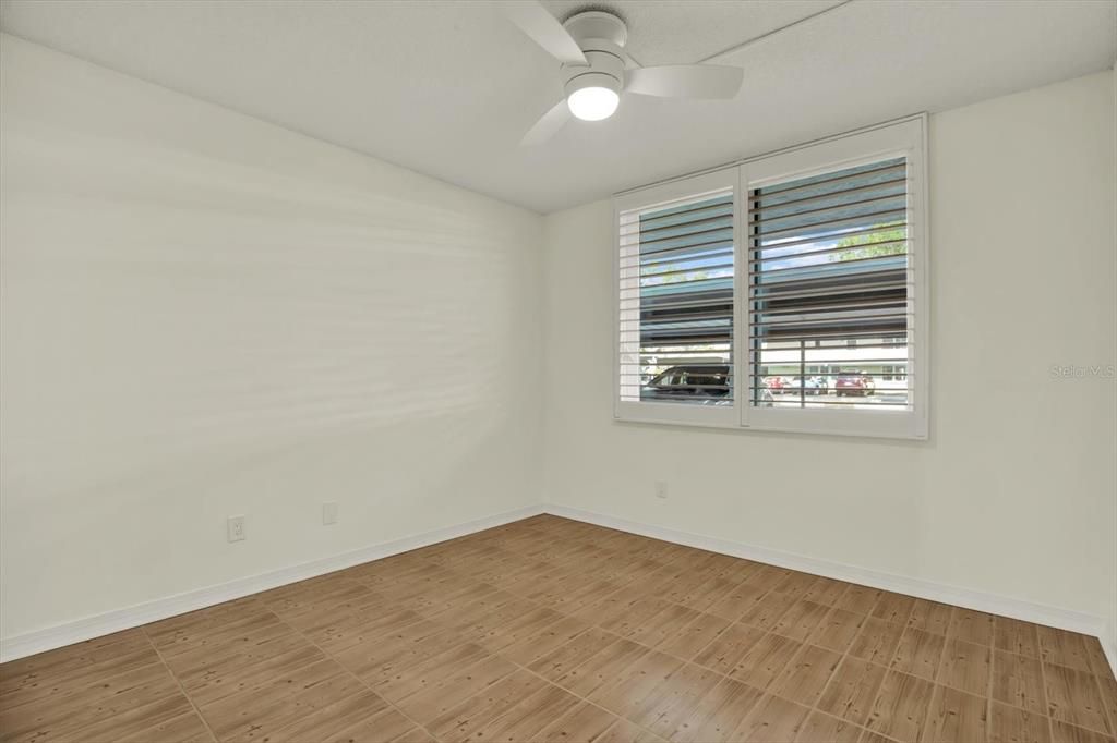 На продажу: $149,900 (2 спален, 2 ванн, 1035 Квадратных фут)