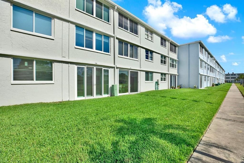 На продажу: $149,900 (2 спален, 2 ванн, 1035 Квадратных фут)