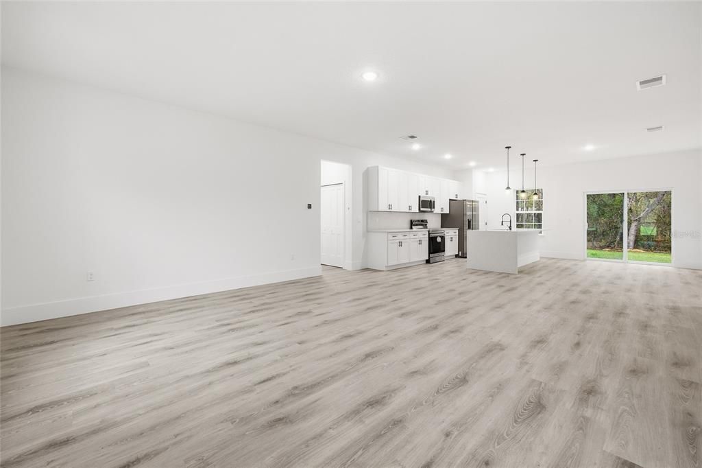 На продажу: $264,900 (4 спален, 2 ванн, 1773 Квадратных фут)