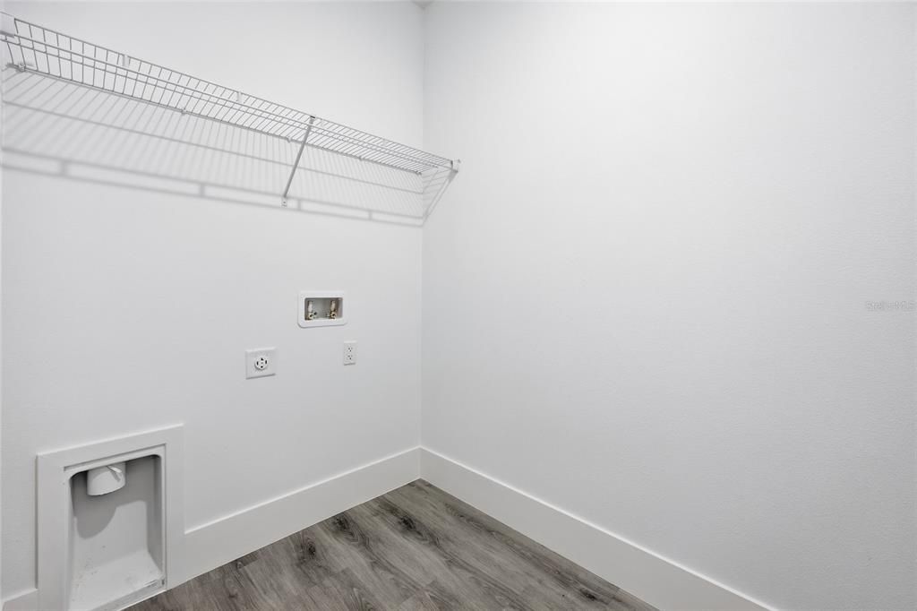 На продажу: $264,900 (4 спален, 2 ванн, 1773 Квадратных фут)