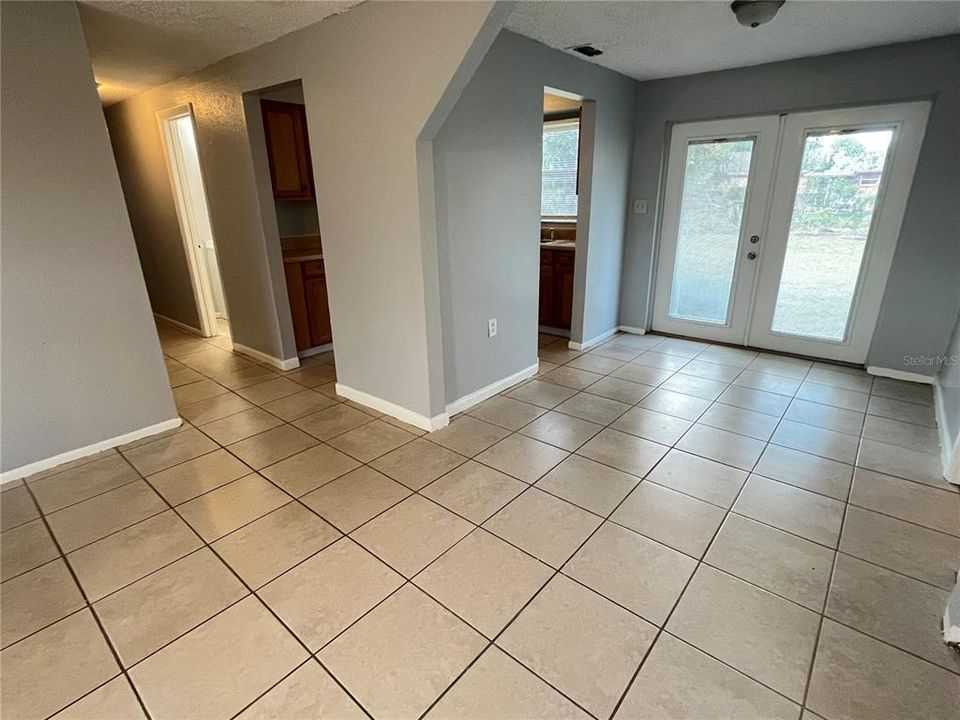 For Rent: $1,599 (3 beds, 1 baths, 1150 Square Feet)
