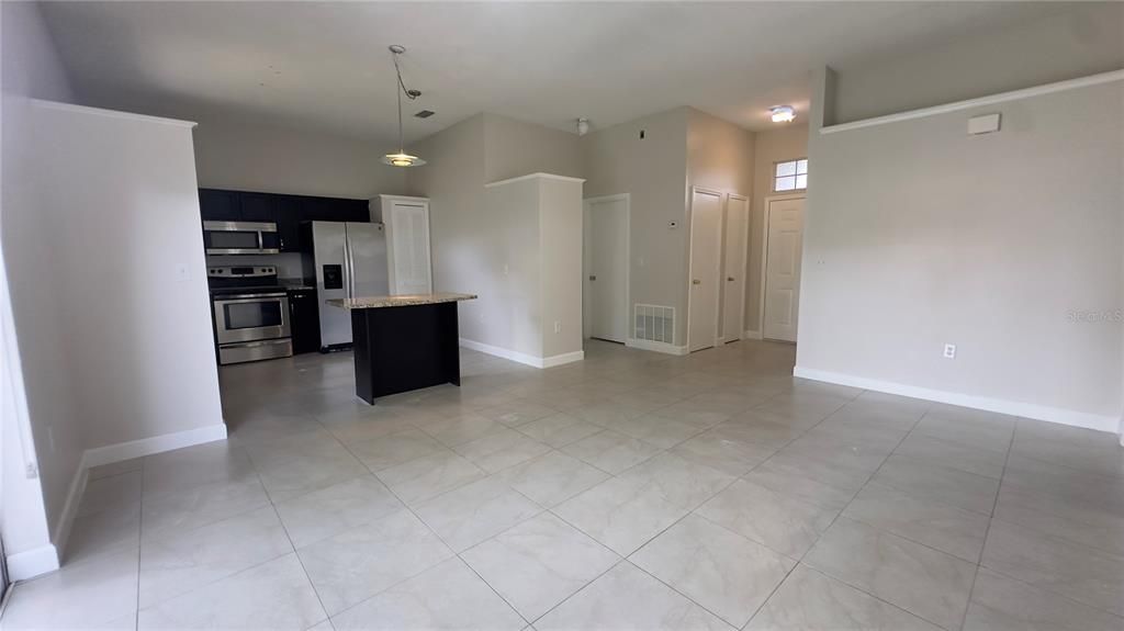 For Rent: $2,250 (2 beds, 2 baths, 1045 Square Feet)