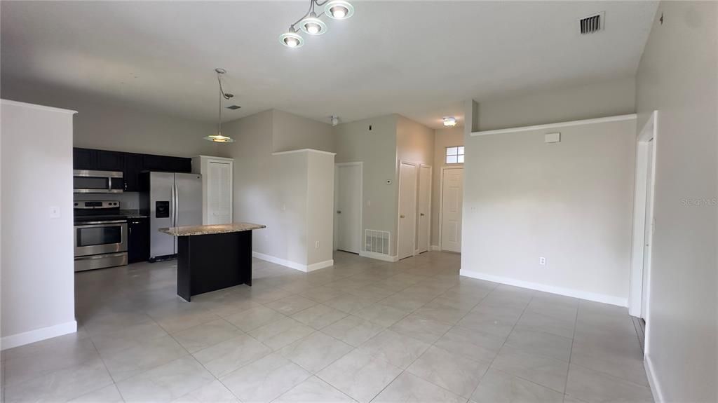 For Rent: $2,250 (2 beds, 2 baths, 1045 Square Feet)