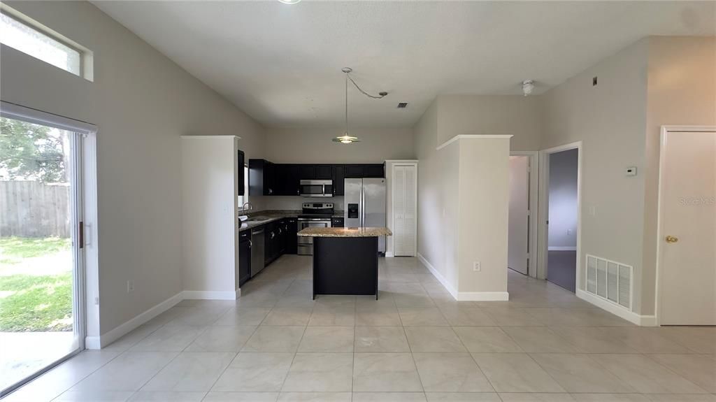 For Rent: $2,250 (2 beds, 2 baths, 1045 Square Feet)