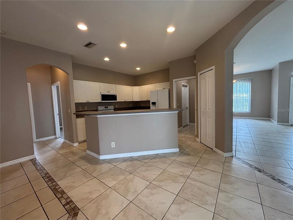 For Rent: $1,995 (3 beds, 2 baths, 1758 Square Feet)