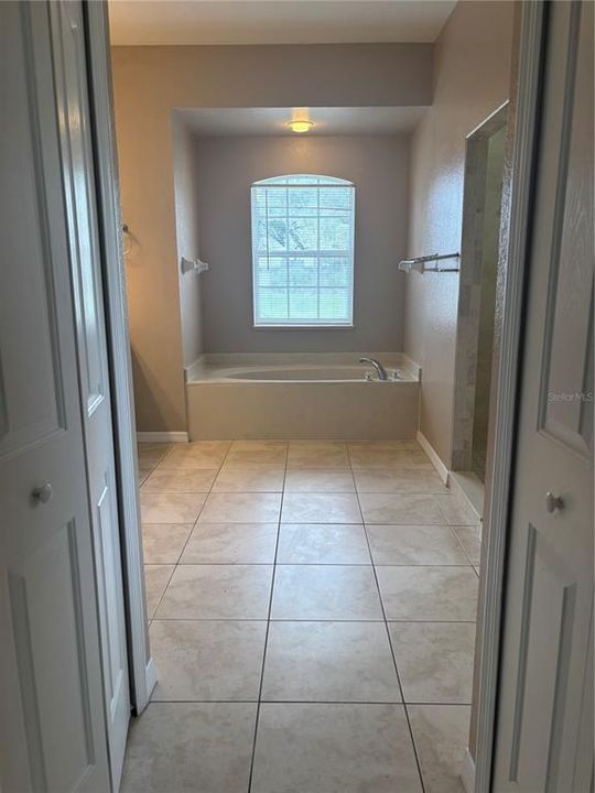 For Rent: $1,995 (3 beds, 2 baths, 1758 Square Feet)