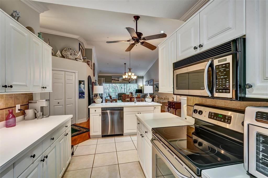 For Sale: $234,900 (2 beds, 2 baths, 1346 Square Feet)
