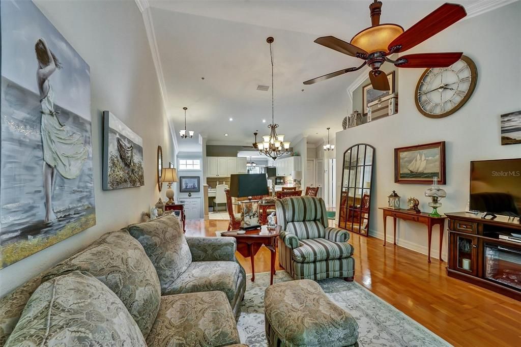 For Sale: $234,900 (2 beds, 2 baths, 1346 Square Feet)