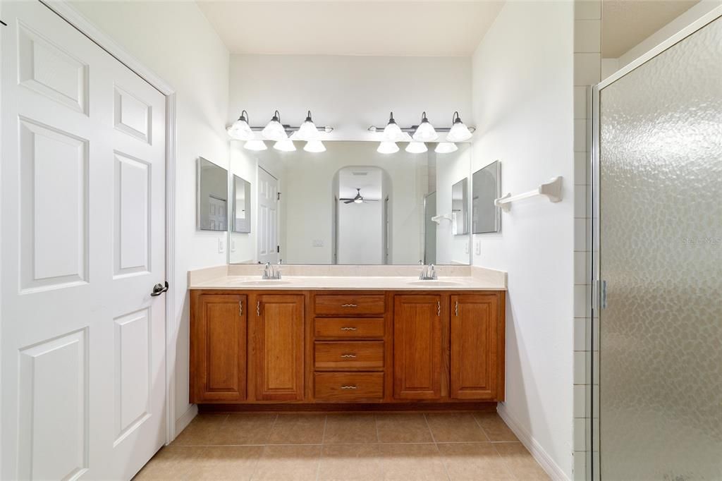 For Sale: $309,000 (3 beds, 2 baths, 1705 Square Feet)