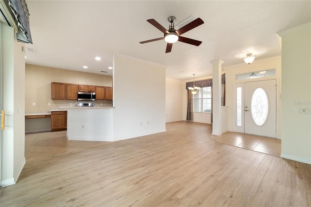 For Sale: $309,000 (3 beds, 2 baths, 1705 Square Feet)